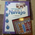 ギフトアイテム20〜　洋書　「TREASURES of the Navajo」　1997年発行ペーパーブック