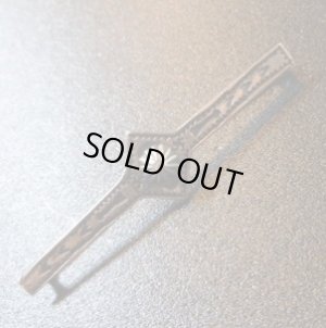 画像1: Used・Antique　スタンプワーク　卍（スワスティカ）&コンチョ　アロー型ピンブローチ