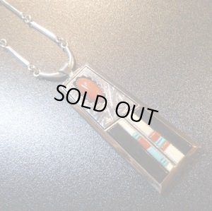 画像1: ナバホ　Richard・Tsosie　トゥーファーキャスト　ストーンインレイ&コーラル&スギライト付　リバーシブルTOPネックレス約54cm