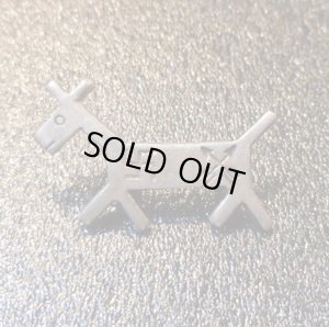 画像1: Used・Antique　スタンプワーク　卍（スワスティカ）　ホース型ピンブローチ