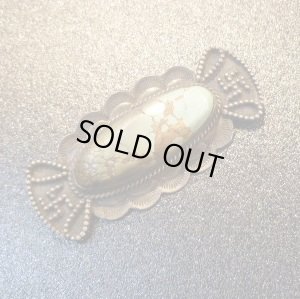 画像1: Used・Antique　スタンプワーク&ワイヤーワーク　卍（スワスティカ）&ロイストーンターコイズ付　ピンブローチ