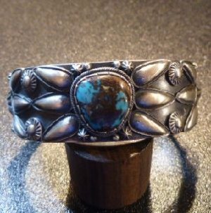 画像1: ナバホ　Derrick・Gordon　インゴットシルバー　アップリケ&オールドパイロットマウンテンターコイズ付　バングル約16〜17cm用