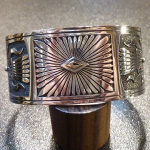画像1: ナバホ　Howard・Nelson　サンバースト&ケトー　ゴールドアクセント　3・2cm幅バングル　別注手首サイズ約17〜18cm用