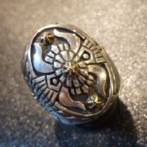 画像1: ナバホ　Marco・Begaye　オーバレイ　ケトーモチーフ&ゴールドアクセント　シルバーリング19号