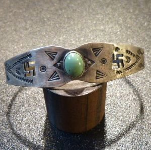 画像1: Used・Antique　スタンプワーク　卍（スワスティカ）&etc　ターコイズ付　バングル約17〜18cm用