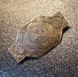 画像1: Used・代Antique　スタンプワーク　卍（スワスティカ）　ピンブローチ
