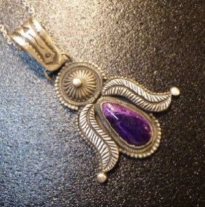 画像1: ナバホ　Calvin・Martinez　インゴットシルバー　スギライト付　バグモチーフTOP