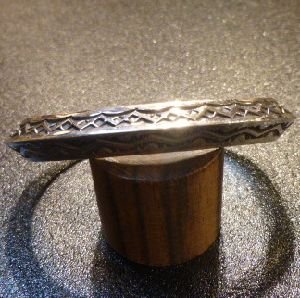 画像1: ナバホ　Sunshine・Reeves　スタンプワーク　トライアングル型バングル約16〜17cm用