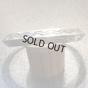 画像1: ナバホ　Sunshine・Reeves　スタンプワーク　トライアングル型バングル約16〜17cm用