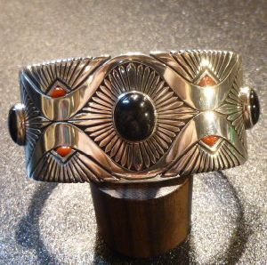 画像1: ナバホ　Marco・Begaye　オーバレイ　ブラックオニキス付　バングル約15・5〜16・5cm用