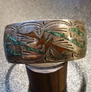 画像1: Used・Antique　70〜80年代　カラーストーンチップインレイ　バングル約16〜17cm用