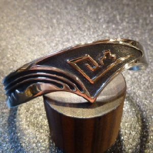 画像1: ナバホ　Steven・J・Begay　オーバレイ　ゴールドライン入り　シルバーバングル約14・5〜16cm用